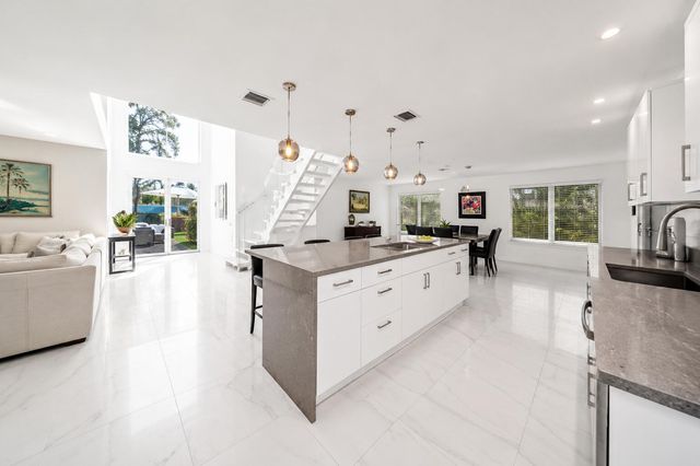 301 NW 26th Court, Wilton Manors, FL 33311