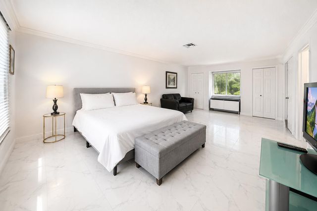 301 NW 26th Court, Wilton Manors, FL 33311