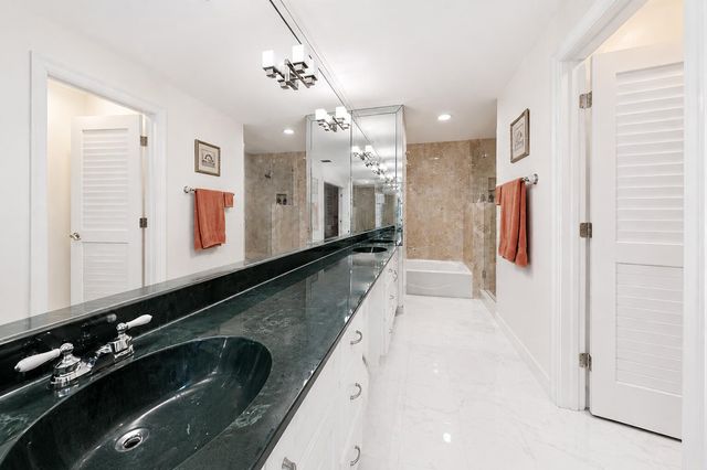 301 NW 26th Court, Wilton Manors, FL 33311