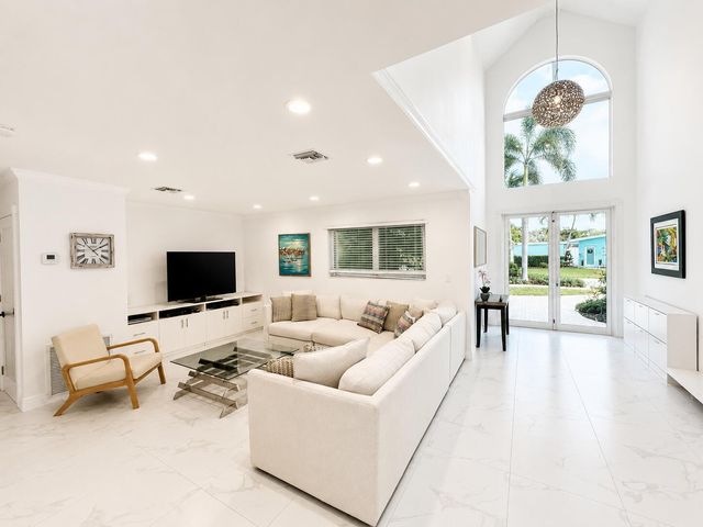 301 NW 26th Court, Wilton Manors, FL 33311