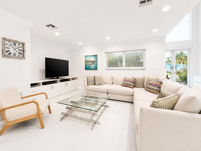 301 NW 26th Court, Wilton Manors, FL 33311