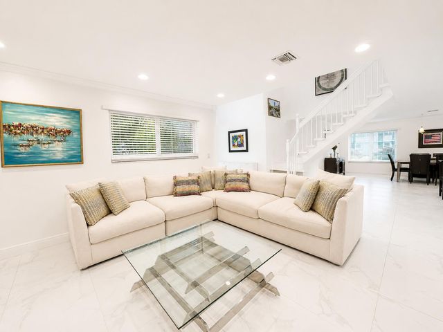 301 NW 26th Court, Wilton Manors, FL 33311