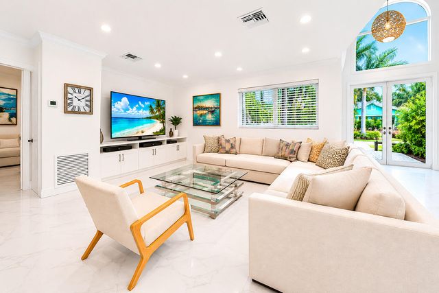 301 NW 26th Court, Wilton Manors, FL 33311