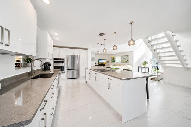 301 NW 26th Court, Wilton Manors, FL 33311