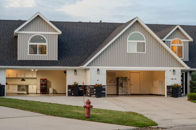 1814 Brentwood Court, West Fargo, ND 58078