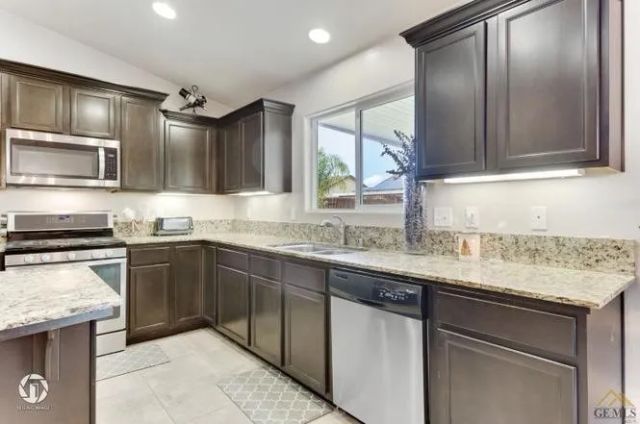 9602 Downie River, Bakersfield, CA 93311