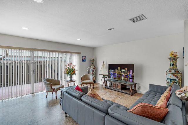 8256 NW 9th Court 2, Plantation, FL 33324