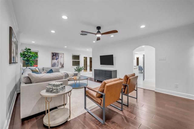 8702 Ilona Lane, Houston, TX 77025