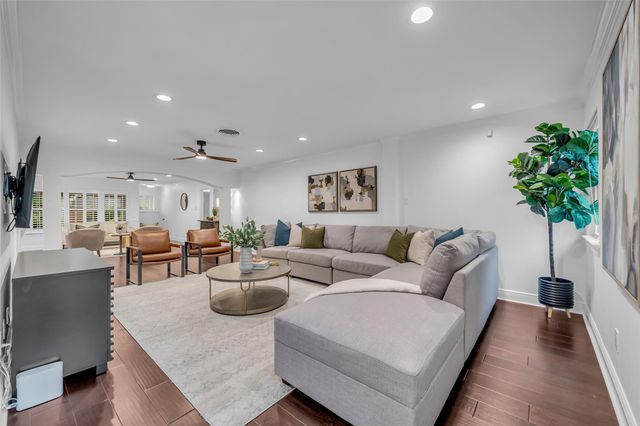 8702 Ilona Lane, Houston, TX 77025
