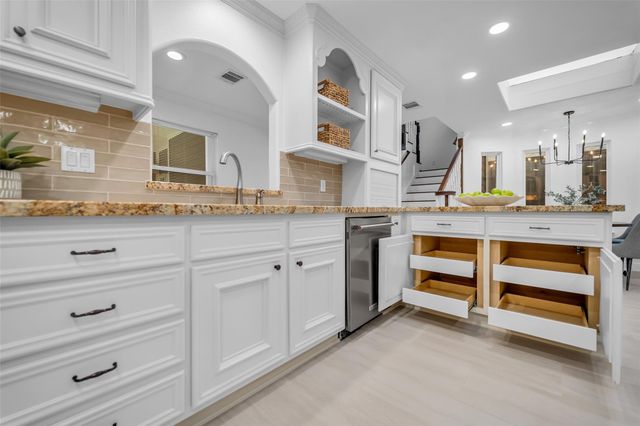 8702 Ilona Lane, Houston, TX 77025