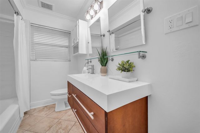 8702 Ilona Lane, Houston, TX 77025