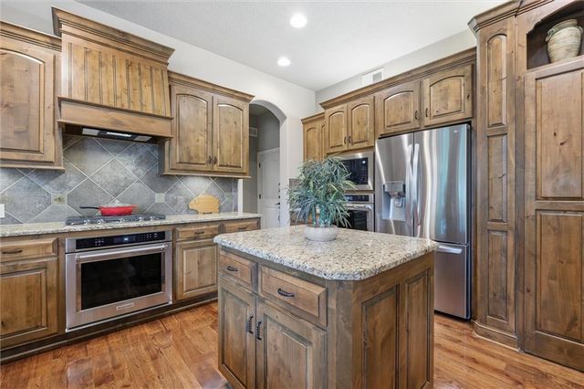 9714 Wild Rose Lane, Lenexa, KS 66227