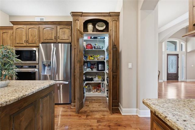 9714 Wild Rose Lane, Lenexa, KS 66227