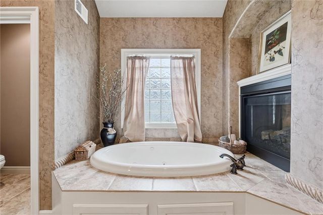 9714 Wild Rose Lane, Lenexa, KS 66227