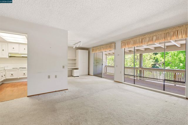 1400 Ptarmigan Dr 5, Walnut Creek, CA 94595