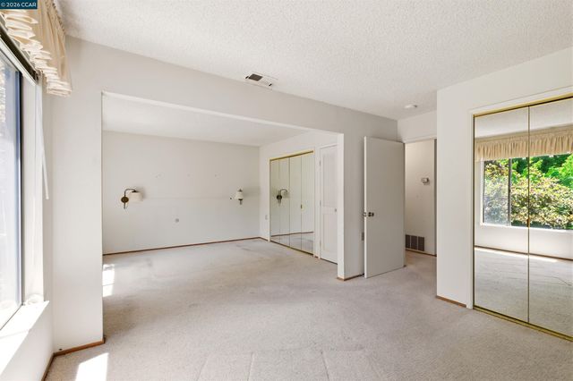 1400 Ptarmigan Dr 5, Walnut Creek, CA 94595
