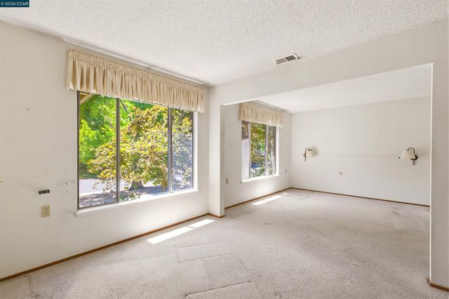 1400 Ptarmigan Dr 5, Walnut Creek, CA 94595