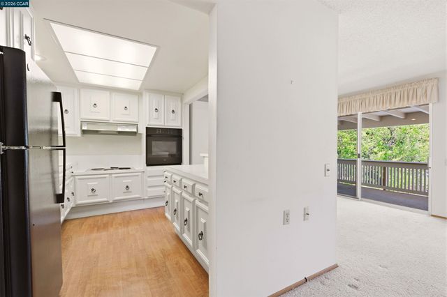 1400 Ptarmigan Dr 5, Walnut Creek, CA 94595