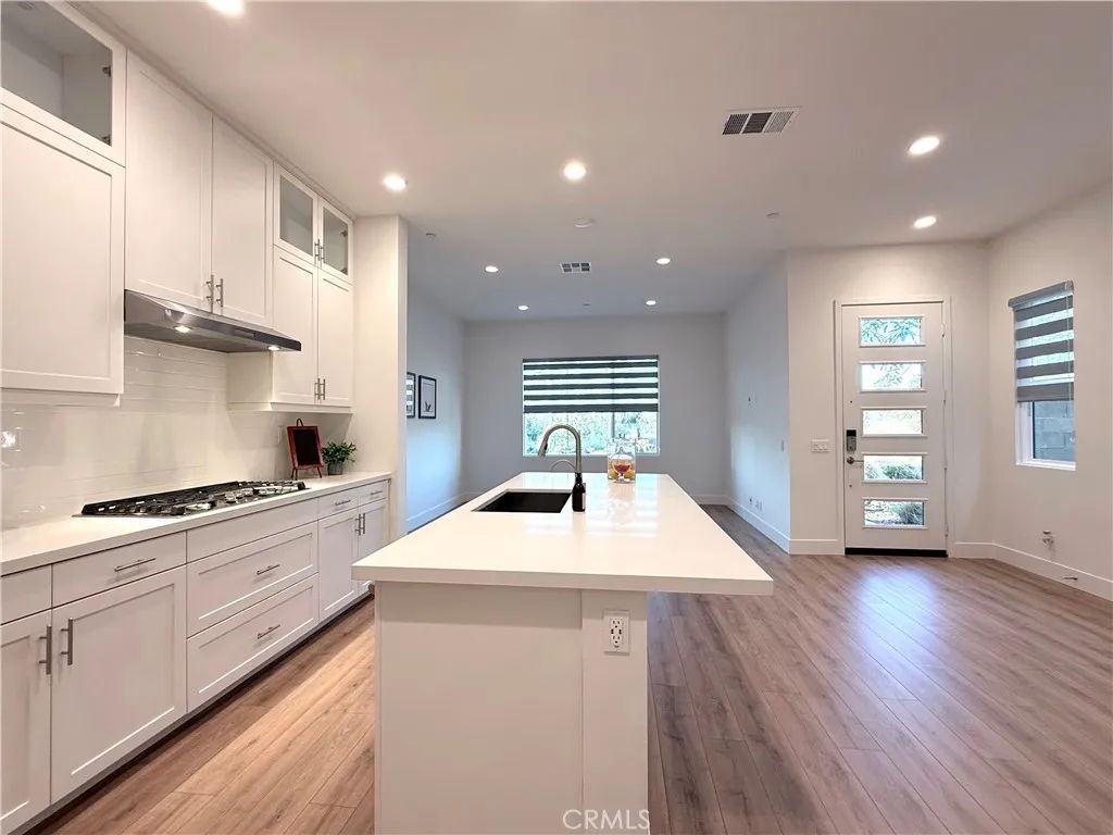 273 Novel, Irvine, CA 92618