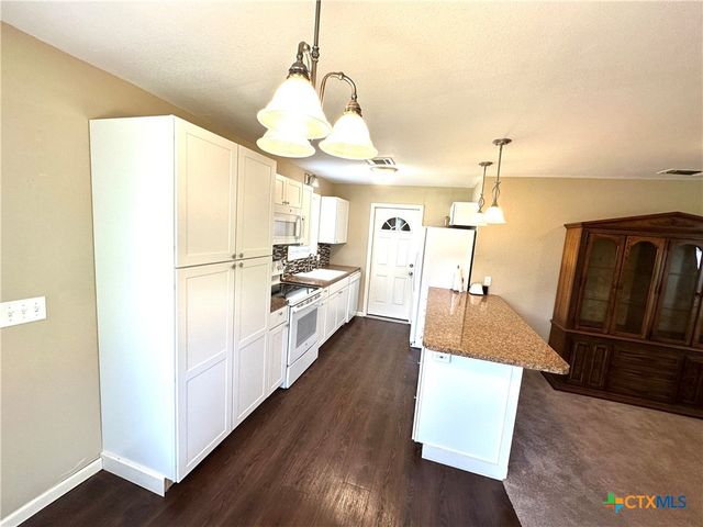 225 Monterrey Drive, Victoria, TX 77904