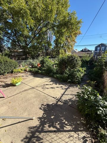 3415 N Kenton Avenue, Chicago, IL 60641