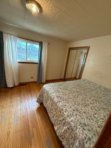 3415 N Kenton Avenue, Chicago, IL 60641