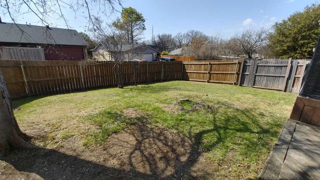 1126 Woodrow Drive, Lewisville, TX 75067