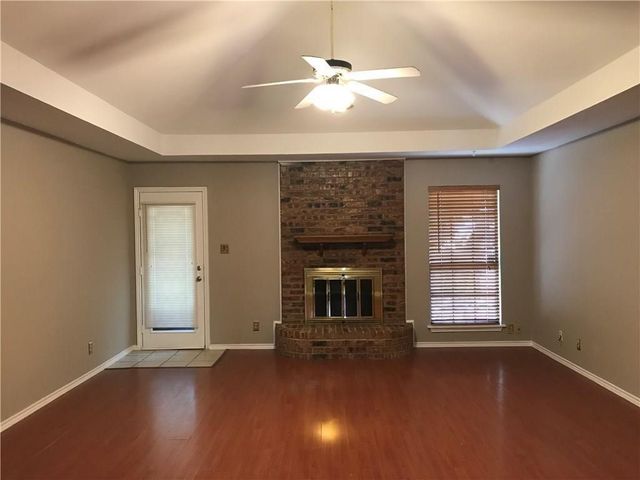 1126 Woodrow Drive, Lewisville, TX 75067