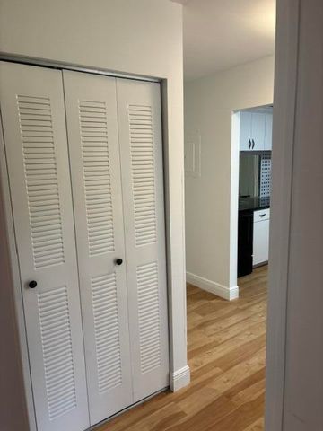 143 S LAKE SUSAN Drive S 143, West Palm Beach, FL 33411
