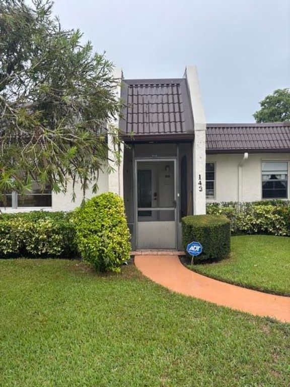 143 S LAKE SUSAN Drive S 143, West Palm Beach, FL 33411