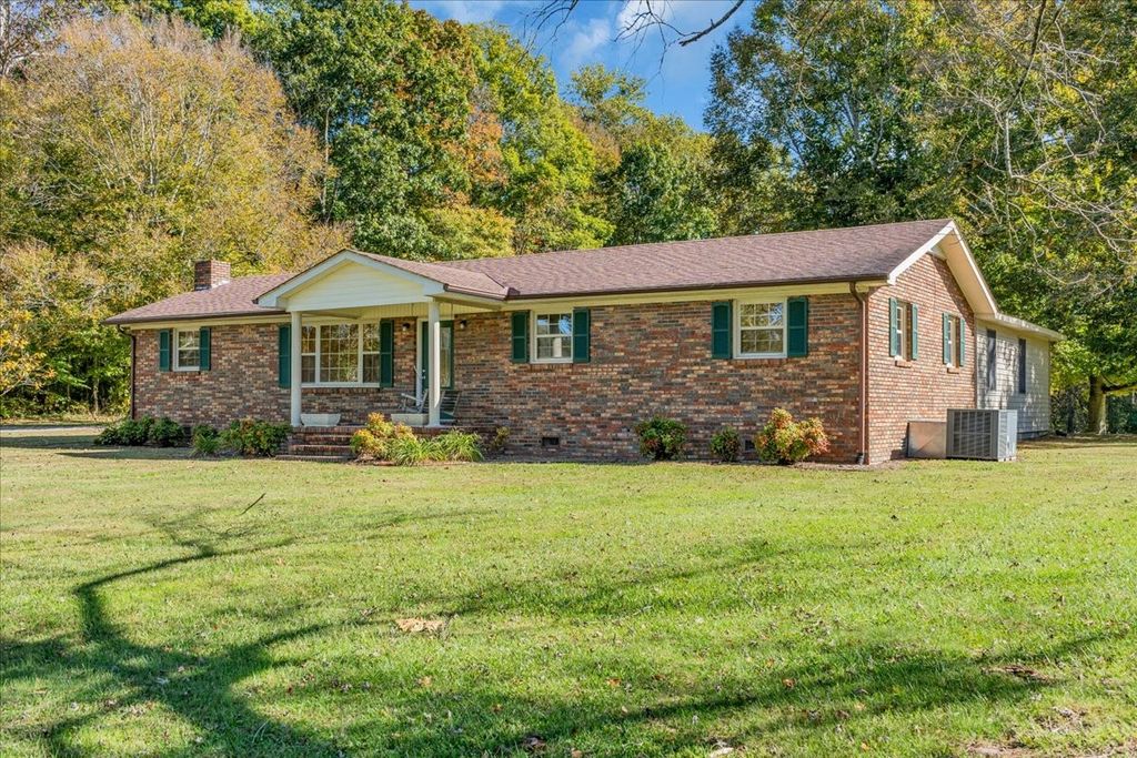 650 Parker Rd, Manchester, TN 37355