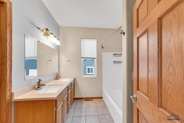 6651 WELLINGTON DR, Rapid City, SD 57702