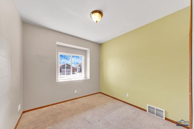 6651 WELLINGTON DR, Rapid City, SD 57702