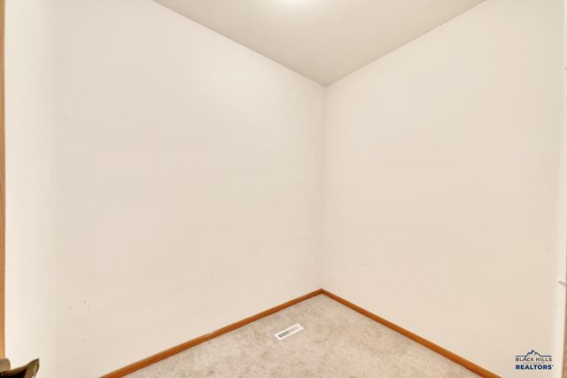 6651 WELLINGTON DR, Rapid City, SD 57702