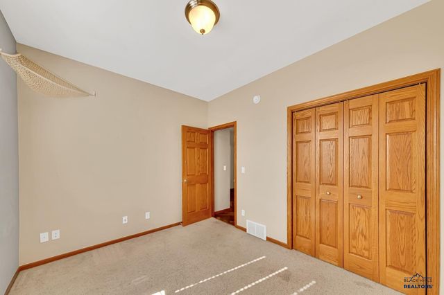 6651 WELLINGTON DR, Rapid City, SD 57702