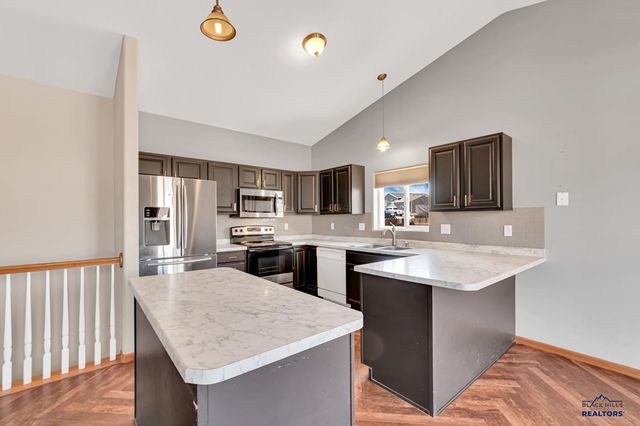 6651 WELLINGTON DR, Rapid City, SD 57702