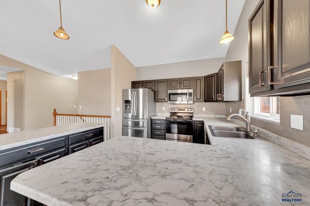 6651 WELLINGTON DR, Rapid City, SD 57702