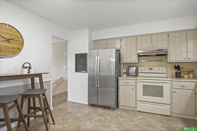 6023 N 110th Circle, Omaha, NE 68164