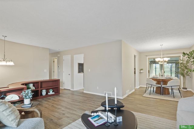 6023 N 110th Circle, Omaha, NE 68164