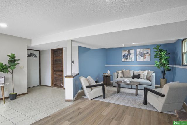 6023 N 110th Circle, Omaha, NE 68164