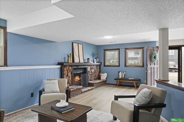 6023 N 110th Circle, Omaha, NE 68164