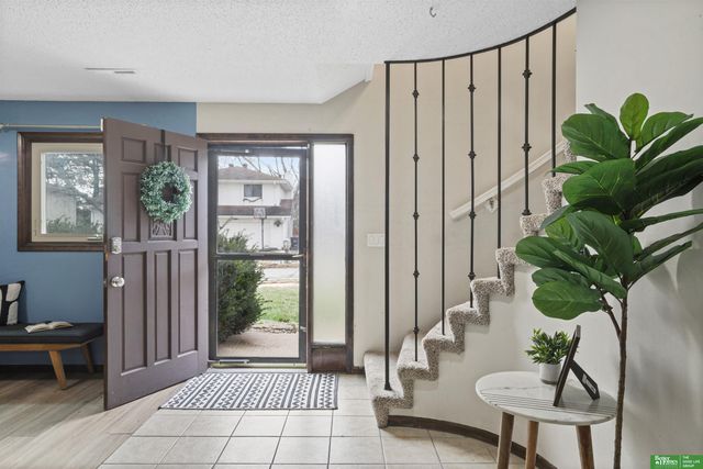 6023 N 110th Circle, Omaha, NE 68164