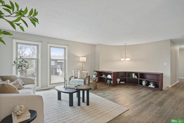 6023 N 110th Circle, Omaha, NE 68164