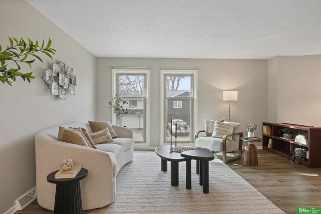 6023 N 110th Circle, Omaha, NE 68164