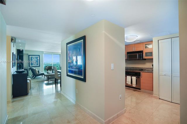 2101 Brickell Ave 1812, Miami, FL 33129