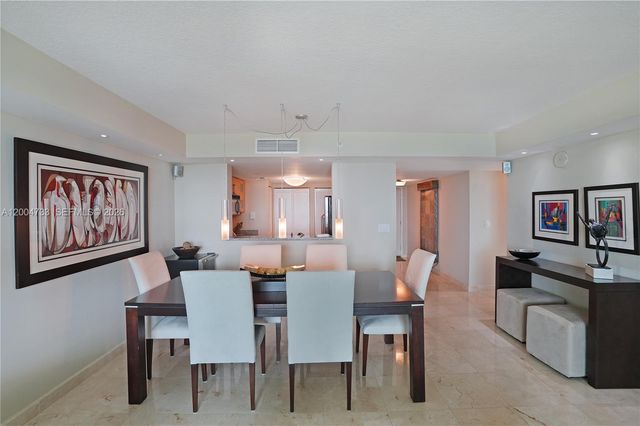 2101 Brickell Ave 1812, Miami, FL 33129