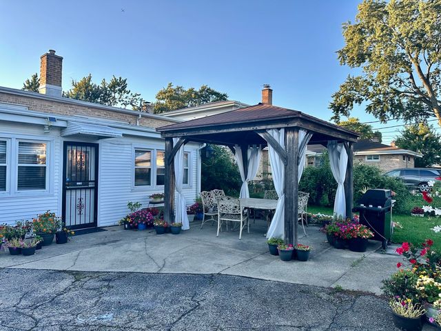 8729 N Oriole Avenue, Niles, IL 60714