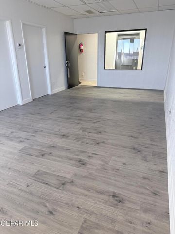 230 Thunderbird Drive P, El Paso, TX 79912