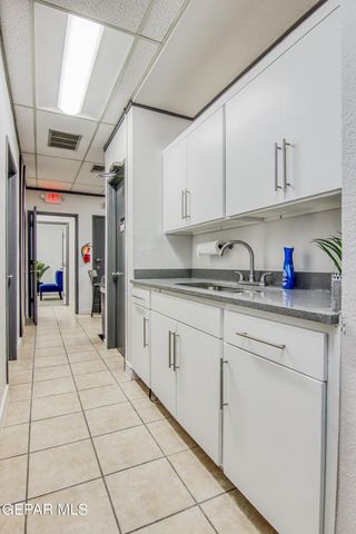 230 Thunderbird Drive P, El Paso, TX 79912