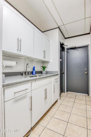 230 Thunderbird Drive P, El Paso, TX 79912